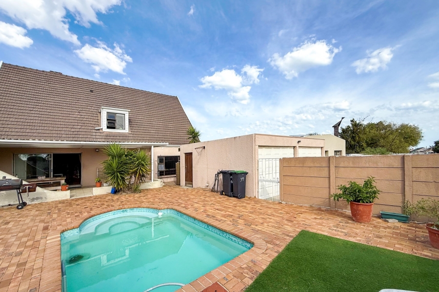 4 Bedroom Property for Sale in Bothasig Western Cape